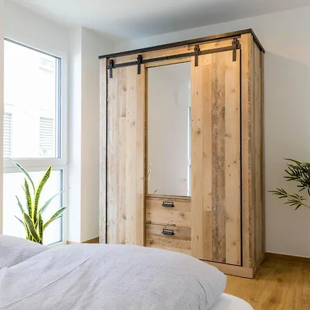 Happy Living - Am Bodensee Mit Billard & Balkon By Living Timeless Apartment
