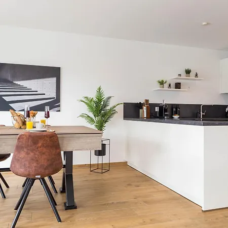 Happy Living - Am Bodensee Mit Billard & Balkon By Living Timeless *